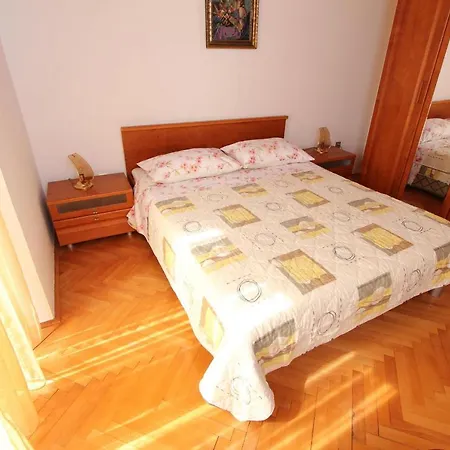 616 * Rovinj